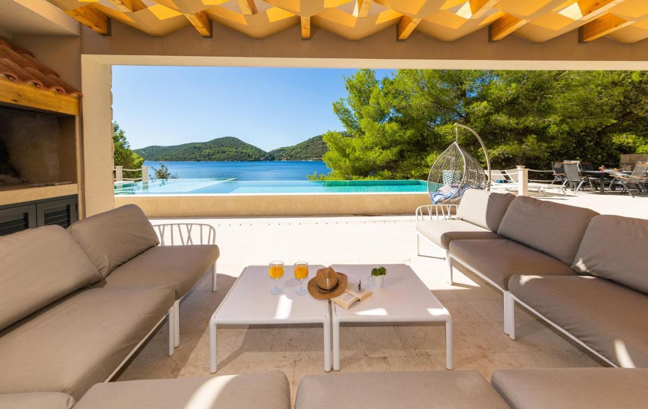 Beachfront Villa Brulupes In Secluded Bay Konstari Exteriér fotografie