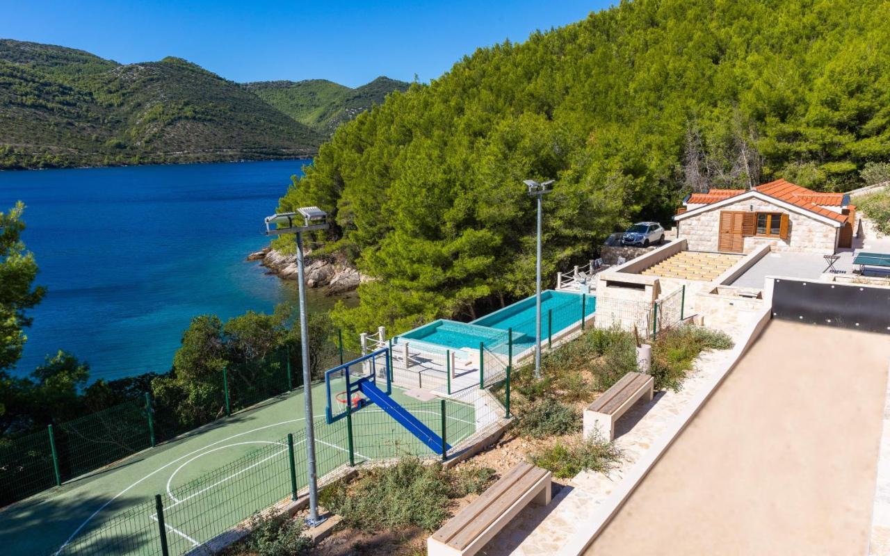 Beachfront Villa Brulupes In Secluded Bay Konstari Exteriér fotografie